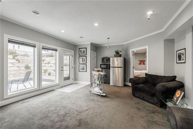 9623 N Crescent Court, Kansas City, MO 64157