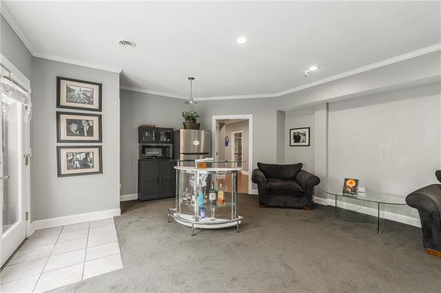 9623 N Crescent Court, Kansas City, MO 64157