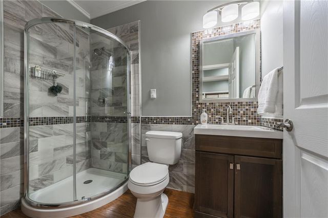 9623 N Crescent Court, Kansas City, MO 64157
