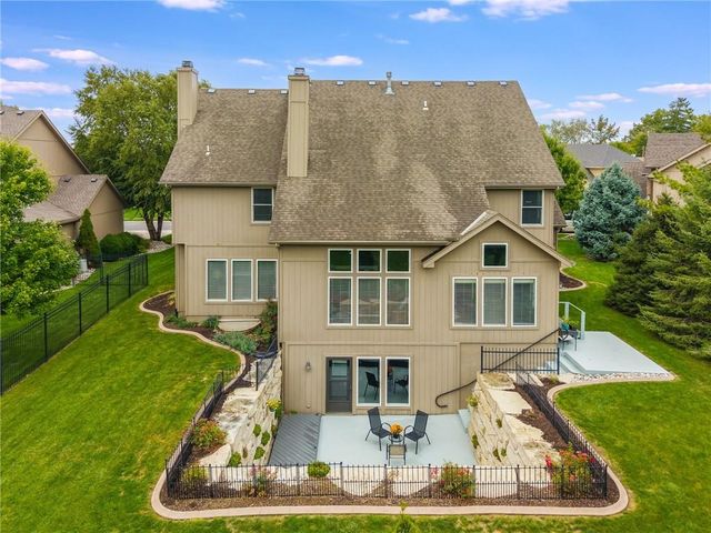 9623 N Crescent Court, Kansas City, MO 64157