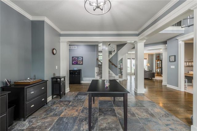 9623 N Crescent Court, Kansas City, MO 64157