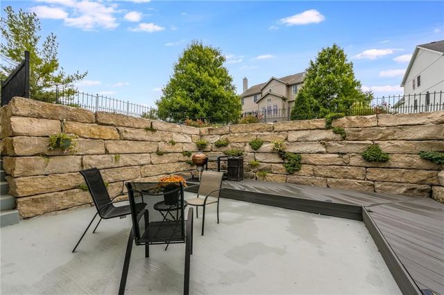 9623 N Crescent Court, Kansas City, MO 64157