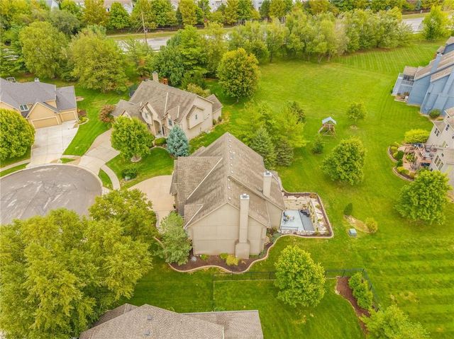 9623 N Crescent Court, Kansas City, MO 64157