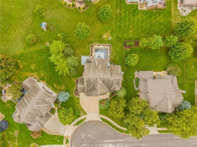 9623 N Crescent Court, Kansas City, MO 64157
