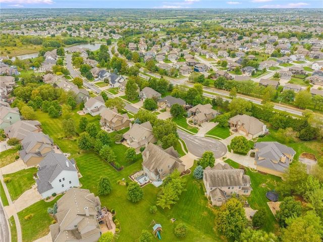 9623 N Crescent Court, Kansas City, MO 64157