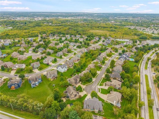9623 N Crescent Court, Kansas City, MO 64157