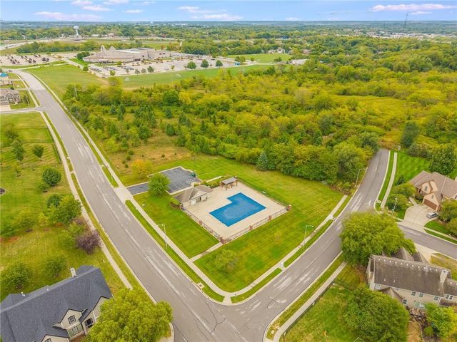 9623 N Crescent Court, Kansas City, MO 64157