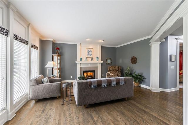 9623 N Crescent Court, Kansas City, MO 64157