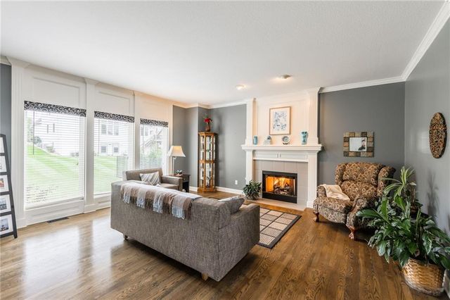 9623 N Crescent Court, Kansas City, MO 64157