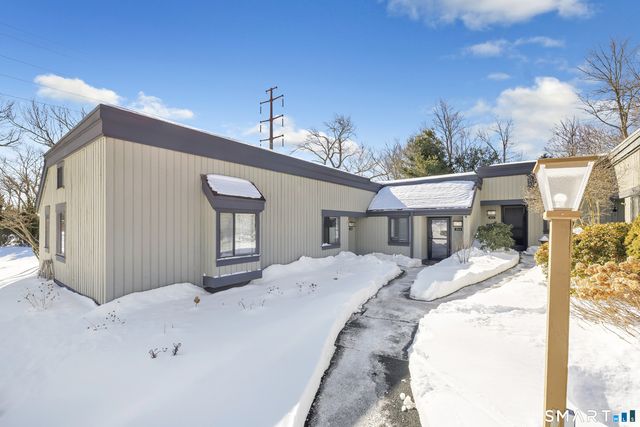 914 Heritage Village B, Southbury, CT 06488