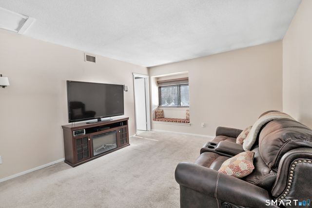 914 Heritage Village B, Southbury, CT 06488