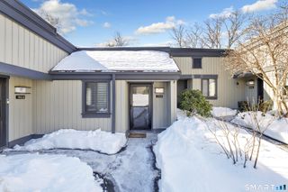 914 Heritage Village B, Southbury, CT 06488