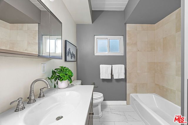 2329 Kansas Avenue 6, Santa Monica, CA 90404