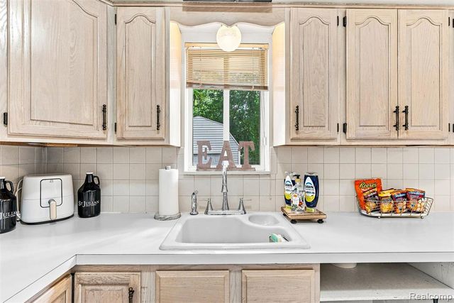 3202 Mcclure Avenue, Flint, MI 48506