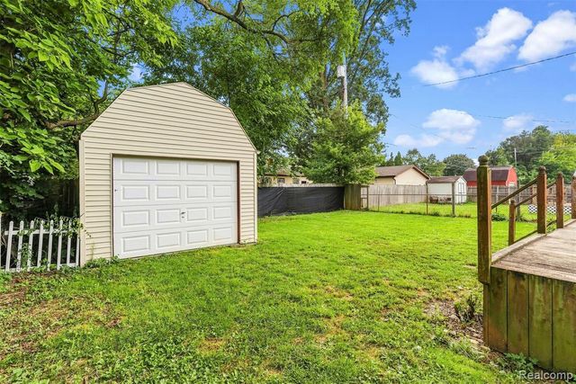 3202 Mcclure Avenue, Flint, MI 48506