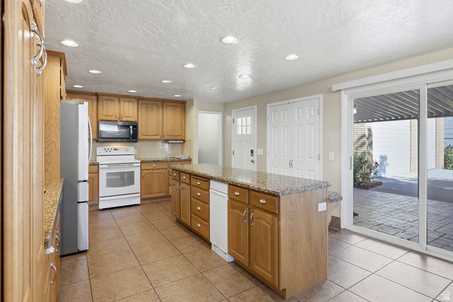 967 E TRITOMA AVE, White City, UT 84094
