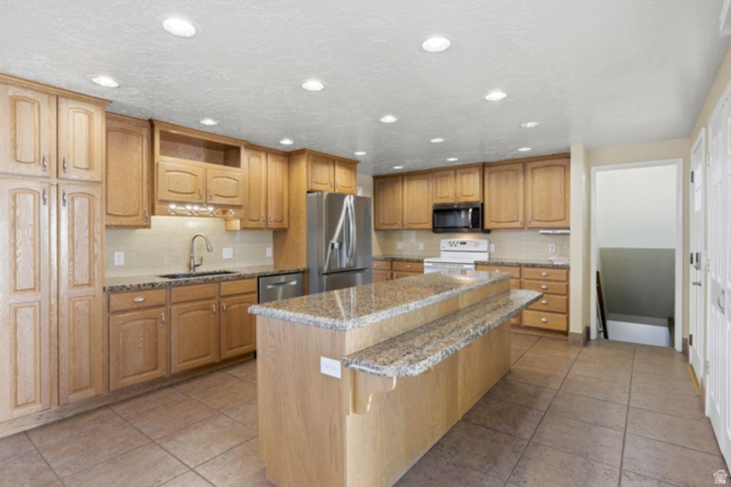 967 E TRITOMA AVE, White City, UT 84094 — photo 5
