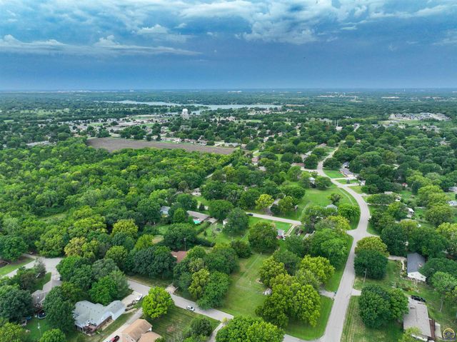 4038 SE Howard DR, Topeka, KS 66605