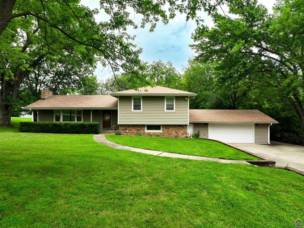 4038 SE Howard DR, Topeka, KS 66605