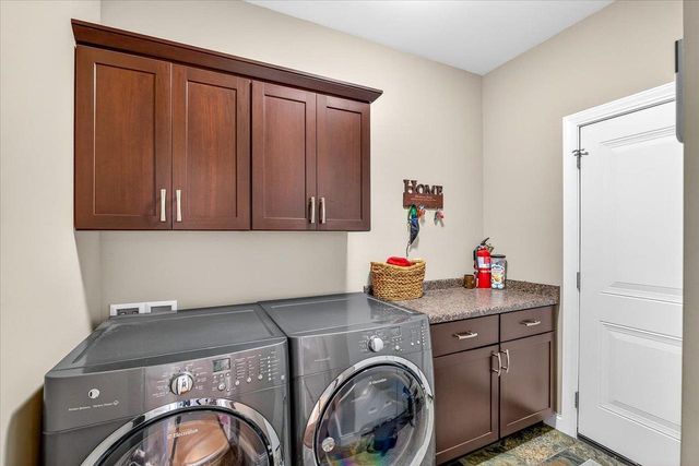 9013 Royal Oaks Circle, Verona, WI 53593