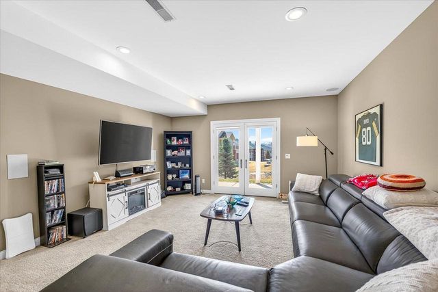 9013 Royal Oaks Circle, Verona, WI 53593