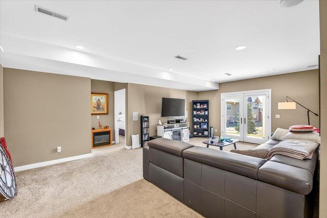 9013 Royal Oaks Circle, Verona, WI 53593