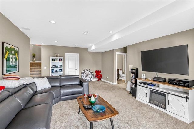 9013 Royal Oaks Circle, Verona, WI 53593