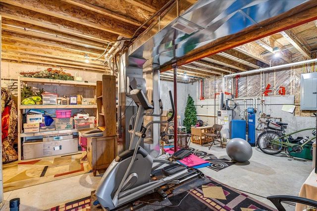 9013 Royal Oaks Circle, Verona, WI 53593