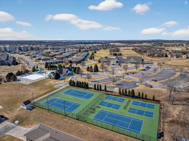 9013 Royal Oaks Circle, Verona, WI 53593