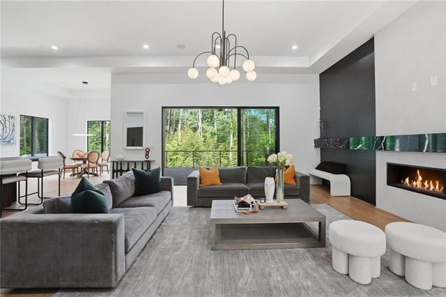 3293 Lenox Place NE, Atlanta, GA 30324