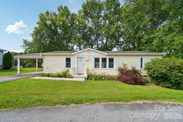 303 Meadowbrook Court, Hendersonville, NC 28792