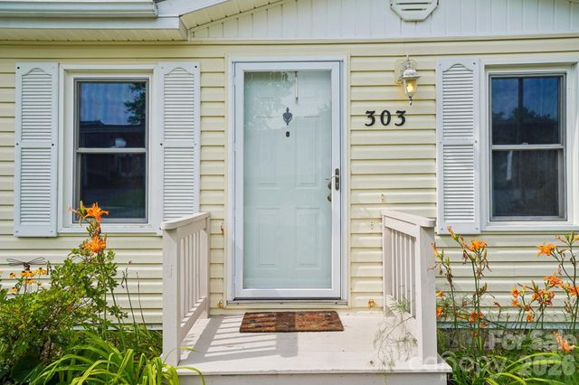 303 Meadowbrook Court, Hendersonville, NC 28792