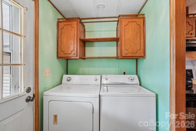 303 Meadowbrook Court, Hendersonville, NC 28792