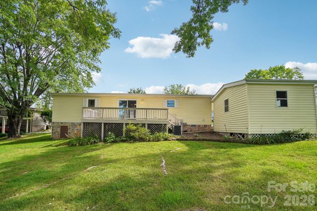 303 Meadowbrook Court, Hendersonville, NC 28792