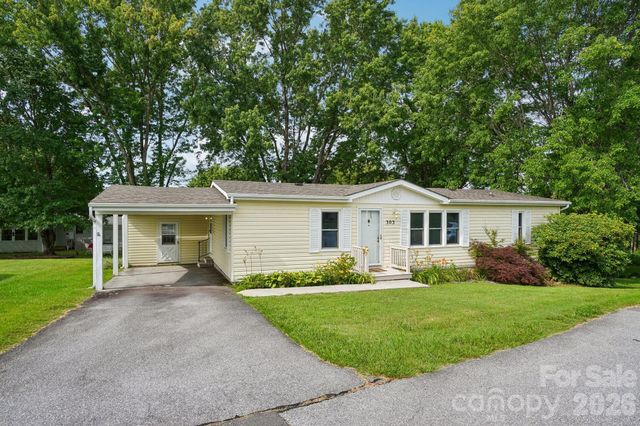 303 Meadowbrook Court, Hendersonville, NC 28792
