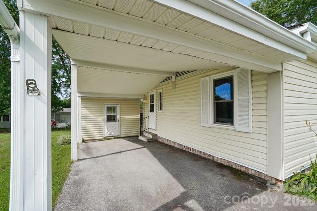 303 Meadowbrook Court, Hendersonville, NC 28792