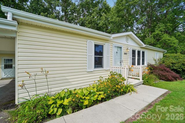 303 Meadowbrook Court, Hendersonville, NC 28792