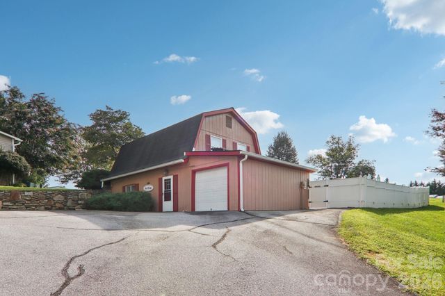 303 Meadowbrook Court, Hendersonville, NC 28792
