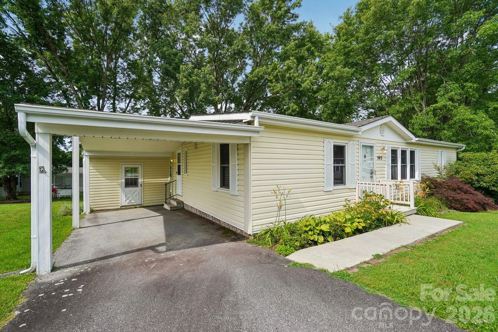 303 Meadowbrook Court, Hendersonville, NC 28792