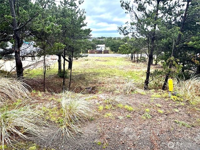 34010 J PL, Ocean Park, WA 98640