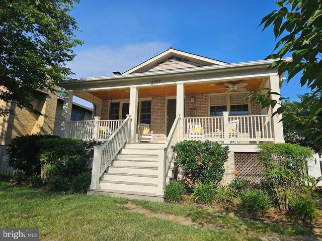 2207 N KENMORE ST N, Arlington, VA 22201