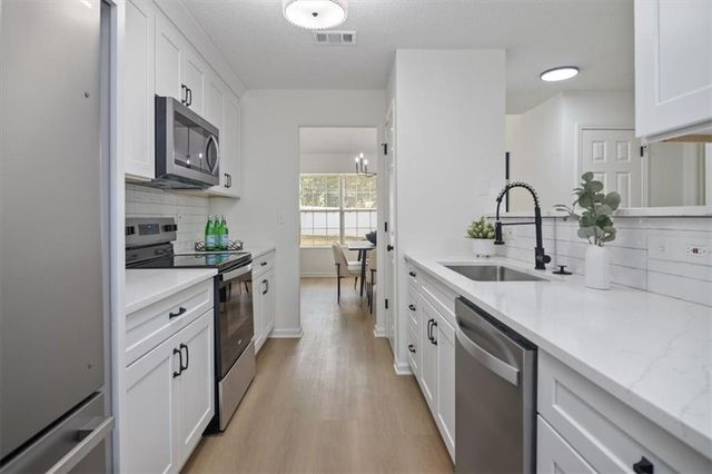 4033 Ravenwood Court, Union City, GA 30291