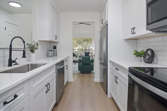 4033 Ravenwood Court, Union City, GA 30291