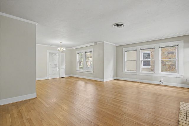 3913 W 4th Street, Fort Worth, TX 76107