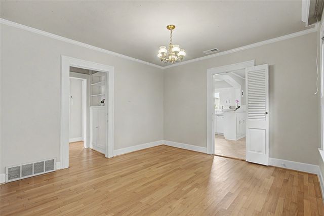 3913 W 4th Street, Fort Worth, TX 76107