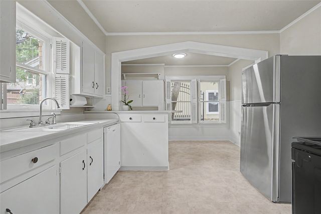 3913 W 4th Street, Fort Worth, TX 76107