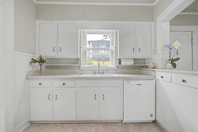 3913 W 4th Street, Fort Worth, TX 76107