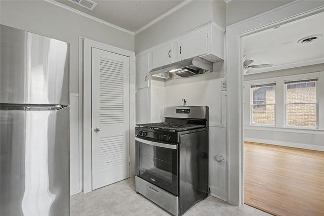 3913 W 4th Street, Fort Worth, TX 76107