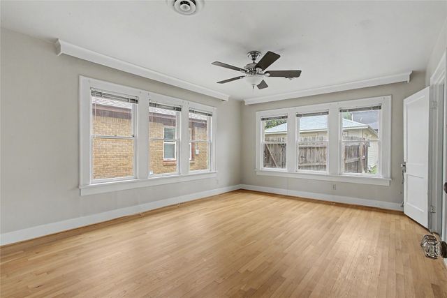 3913 W 4th Street, Fort Worth, TX 76107
