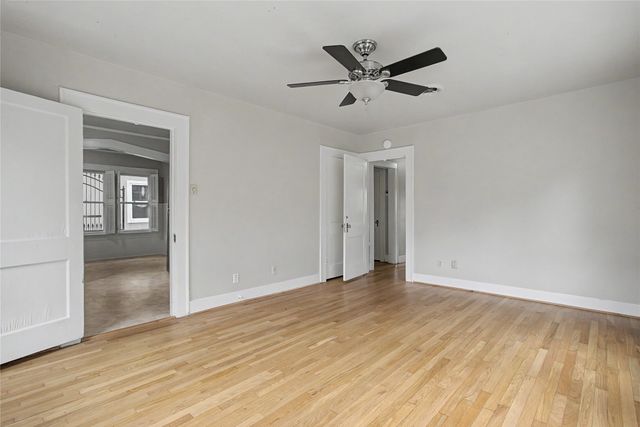3913 W 4th Street, Fort Worth, TX 76107